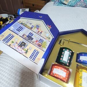 ALDI NIB HUNTINGTON HOME CHRISTMAS A CANDLE FOR EVERY ROOM  WITH SNUFFER